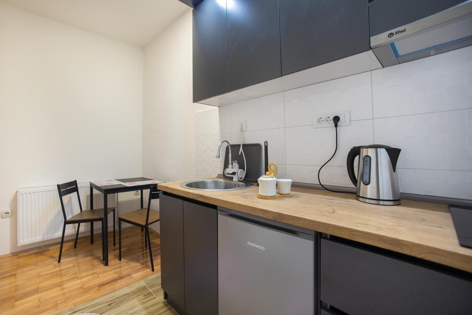 Ni V & V Studio Apartments 2 מראה חיצוני תמונה