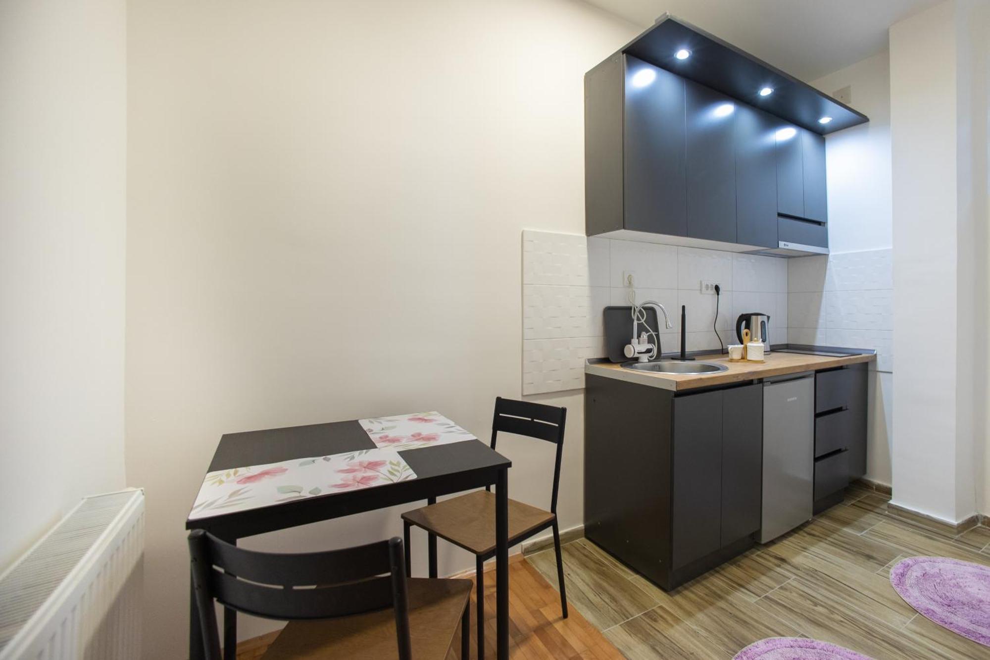 Ni V & V Studio Apartments 2 מראה חיצוני תמונה